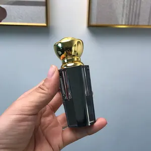 Botol kristal minyak parfum Oud mewah modis dengan tutup zamak emas