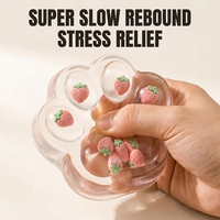 Jouet Squishy Patte de Chat Fraise Réaliste en TPR, Super Doux, Anti-Stress, Balle à Presser pour l'Anxiété et le TDAH