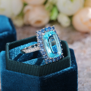 Anello Minimalista Rettangolare con Accento Blu Cielo, Elegante Gioiello da Donna per Matrimonio e Fidanzamento - Product Image 4