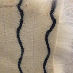 <span class=keywords><strong>Tela</strong></span> <span class=keywords><strong>de</strong></span> <span class=keywords><strong>pelo</strong></span> <span class=keywords><strong>largo</strong></span> Jacquard a rayas blancas, tejido <span class=keywords><strong>de</strong></span> piel <span class=keywords><strong>de</strong></span> zorro <span class=keywords><strong>de</strong></span> imitación para alfombra y ropa, venta al por mayor - Product Image 3