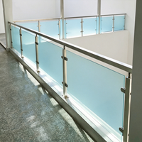 Garde-corps en verre blanc moderne sur mesure, balustrade en verre sans cadre avec main courante en acier inoxydable, résistant à la rouille, pour balcon et villa