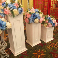 Colonne Carrée en Gypse de Luxe pour Décoration de Chemin de Mariage, Magnifique Support à Fleurs Classique et Varié
