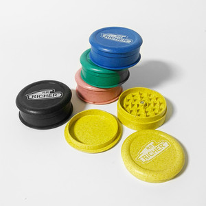 Broyeur d'herbes en plastique biodégradable portable simple logo personnalisé Broyeurs manuels d'épices et de tabac avec papier à rouler - Product Image 3