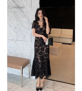 Bettergirl 2025 nouvelle <span class=keywords><strong>robe</strong></span> longue classique noire col en V à manches courtes en <span class=keywords><strong>dentelle</strong></span> queue de poisson - Product Image 1