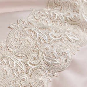 Parure <span class=keywords><strong>de</strong></span> <span class=keywords><strong>lit</strong></span> 4 pièces, large, style européen, avec bordure en dentelle florale ajourée, housse <span class=keywords><strong>de</strong></span> couette soyeuse et rafraîchissante, pour lits Queen et King, luxe, pour mariages et hôtels - Product Image 6