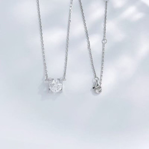 Collar con colgante de diamante cultivado en laboratorio de platino Pt950, diseño de cabeza de toro brillante y sencillo, solitario de cuatro puntas, cadena de moda para mujer - Product Image 1