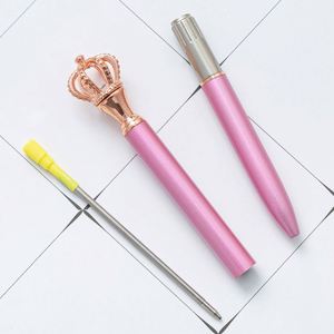 Bolígrafo de Metal Duradero con Diseño de Corona y Marca Personalizada - Elegante Regalo Promocional para Niños y Adultos, Impresión en Serigrafía - Product Image 4