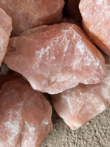 Super offre des blocs de quartz rose rugueux avec une pierre de quartz rose de forme naturelle pour des utilisations polyvalentes - Product Image 4