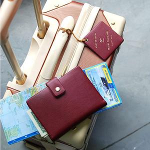 Funda Minimalista para Pasaporte de Cuero, Cartera de Viaje Ligera, Porta Pasaportes Resistente para Viajes en Avión y Aventuras al Aire Libre - Product Image 5