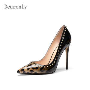 <span class=keywords><strong>Scarpe</strong></span> con <span class=keywords><strong>Tacco</strong></span> a Spillo 2026 in Pelle Verniciata Leopardata con <span class=keywords><strong>Borchie</strong></span>, Punta Affusolata, Décolleté da Donna - Product Image 6