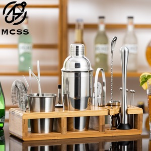 Ensemble de fabrication de <span class=keywords><strong>cocktails</strong></span> professionnels directs de 9 pièces <span class=keywords><strong>Kit</strong></span> de barman haut de gamme avec outils de barre Martini Shaker en métal durables - Product Image 2