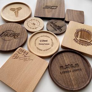 Dessous de verre en bois massif gravé au laser avec logo personnalisé Tapis de café isolant thermique au design moderne pour porte-gobelet à thé - Product Image 1