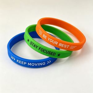 Bracelet en silicone personnalisé avec logo, étanche, souple et élastique, idéal pour la promotion, les numéros de joueur, les événements et les cadeaux d'entreprise. - Product Image 1
