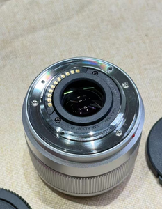 Objectif 25 mm F1.7 pour monture M4/3, 95 % neuf, seulement 125 g, léger - Product Image 5