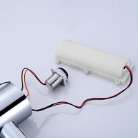 Robinet de lavabo contemporain KAWAL en laiton poli chromé, à montage sur plan, monocommande, avec capteur électronique, alimentation CC, en céramique