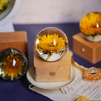 Lampe LED Nuit Lumineuse en Verre avec Tournesol Séché et Base en Bois – Cadeau Personnalisé de Fleurs Séchées Véritables pour la Fête des Mères et les Remises de Diplômes