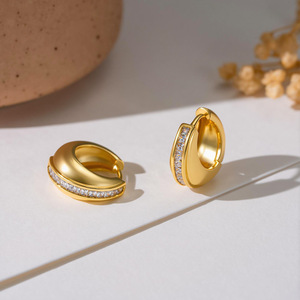 Boucles d'oreilles créoles géométriques plaquées or en alliage de cuivre avec zircon serti griffe, bijoux de mode pour soirée - Product Image 3
