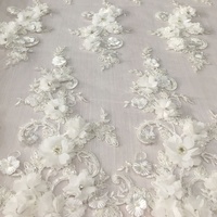 Tissu en tulle brodé de fleurs 3D de haute qualité pour robe de mariée, avec des strass brodés à la main pour sac à jouets de mariage