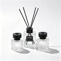 Bouteilles diffuseurs de parfum en verre carrées de 50 ml et 80 ml, texture cube d'eau, pour huiles essentielles, décoration maison et hôtel, vente en gros haut de gamme