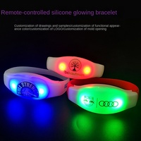 Bracelet lumineux télécommandé DMX à commande vocale 433 MHz 2,4 GHz à changement de couleur pour festivals de musique et concerts – Support cool