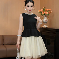 3862 Robe de soirée élégante pour femmes, col en cristal, sans manches, design peplum, jupe en tulle contrastée