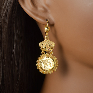 Boucles d'oreilles africaines de luxe, faites à la main, texturées creuses, avec filigrane pièce de monnaie Napoléon, brillantes, légères, longues et pendantes, vente en gros - Product Image 2