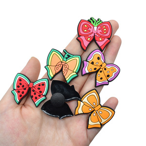 Großhandel Bunte Schleifen-Schuhornamente Sandalen-Accessoires Schuhschnallen PVC Weiche Gummi-Schuhcharms - Product Image 2