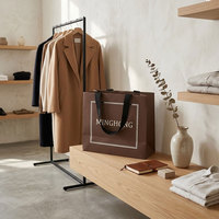 Sac en papier de luxe brun foncé avec poignée à fente en ruban gros-grain et logo en feuille d'argent pour marque de boutique OEM ODM