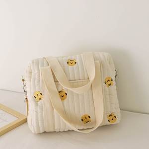 Sac à langer brodé ours mignon et fleurs, sac à bandoulière souple pour le rangement, idéal pour les voyages et les sorties - Product Image 6