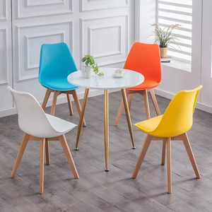 <span class=keywords><strong>Chaise</strong></span> de salle à manger en plastique de style <span class=keywords><strong>scandinave</strong></span> avec pieds en bois de hêtre <span class=keywords><strong>Chaise</strong></span> élégante et légère pour salle à manger, café ou bureau - Product Image 1