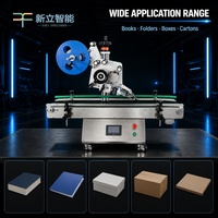 Machine d'étiquetage automatique de surface plane de bureau pour livres, dossiers, boîtes, cartons avec rails de guidage à hauteur réglable