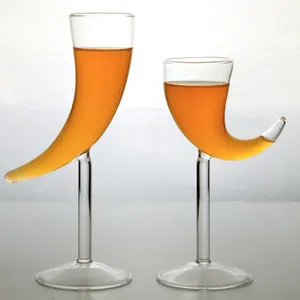 Bicchiere da vino da cocktail in vetro con gambo in corno di vendita calda Amazon