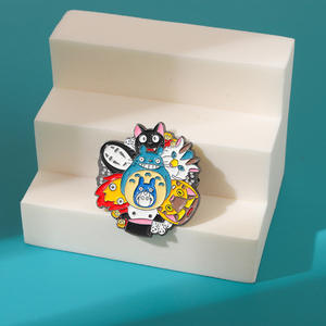 Stock sac d'école épinglettes insigne en émail dur Anime épingles en émail Logo insigne en métal Anime <span class=keywords><strong>Miyazaki</strong></span> <span class=keywords><strong>Hayao</strong></span> fougueux broche épingles - Product Image 2