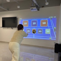 OWAYBOARD FT6+ Jeux sportifs, projection sphérique interactive VR en intérieur, simulateur de football multi-balles pour enfants et adultes