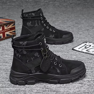 Chaussures de randonnée robustes pour hommes en cuir véritable imperméables résistantes à l'usure antidérapantes pour le camping et les aventures en montagne - Product Image 1