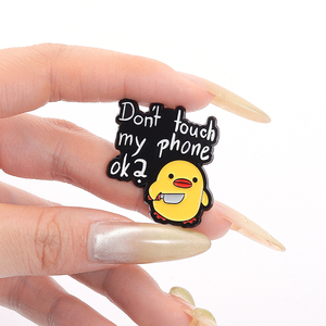 Non toccare la mia roba spilla con spilla a forma di oca arrabbiata con animali - Product Image 4