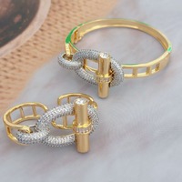 MIRADIA Bracelet jonc étanche en cuivre plaqué or, pavé de zircone cubique, pour la vente en gros de mode
