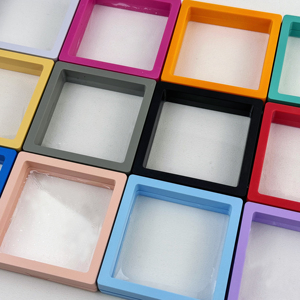 Custodie colorate per imballaggio 3D con supporto in plastica flottante con cornice in Memmbrane e pellicola regalo portagioie - Product Image 1