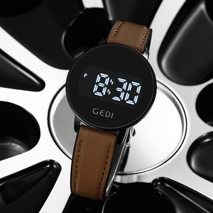 Reloj deportivo digital multifuncional con un diseño minimalista premium y correa de silicona. - Product Image 5