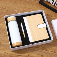 Ensemble cadeau d'affaires écologique de style chinois avec un ensemble de carnets en bambou pour les banquets et les réunions annuelles