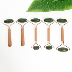 Rouleau facial à manche en bois portable pour femmes avec rail de massage unique vert foncé pour un usage domestique et un salon de beauté de bain de vacances - Product Image 2