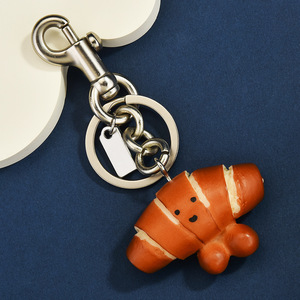 Porte-clés mignon en forme de pain et de nœud, design réaliste de croissant et de bretzel, porte-clés en métal durable, cadeau adorable pour les amateurs de cuisine - Product Image 4