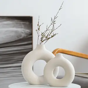 Sıcak satış ev dekor yeni buzlu çiçek düz seramik İskandinav Donut vazo düğün Centerpiece için
