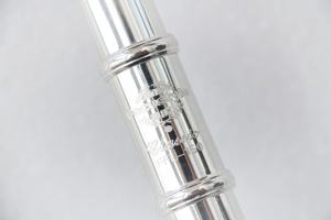 Niveau étudiant haut de gamme 16 trous trou fermé conception flûte transversale plaqué argent C ton métal flûte - Product Image 3