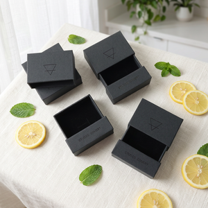 Caja de Regalo de Cartón con Logotipo Personalizado, Laminación Brillante/Mate, Diseño Extraíble con Lámina Dorada e Inserto de Espuma - Product Image 1