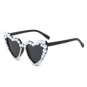 <span class=keywords><strong>Occhiali</strong></span> <span class=keywords><strong>da</strong></span> <span class=keywords><strong>Sole</strong></span> Vintage <span class=keywords><strong>a</strong></span> Forma di <span class=keywords><strong>Cuore</strong></span> con Perle Simulate per Donne, Eleganti <span class=keywords><strong>Occhiali</strong></span> per Foto di Matrimonio, Protezione UV400 alla Moda - Product Image 6