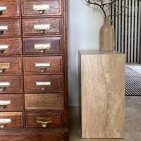 Table basse en marbre travertin carré moderne personnalisée avec finition polie et garantie d'un an pour une utilisation en intérieur