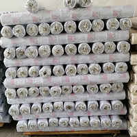 Nappe en PVC imprimée avec des pétales de dentelle Innoplast