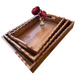 Juego de bandejas de madera natural con borde festoneado – Bandeja de desayuno de madera apilable con asas recortadas - Product Image 1