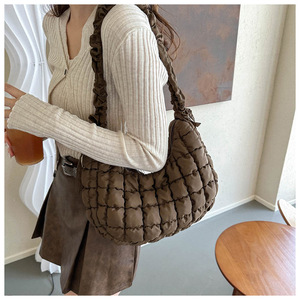 Hermosos Bolsos Cruzados de Hombro para Mujer, Bolsos de Mano Acolchados con Pliegues, Bolsos de Hombro de Algodón con Burbujas para Mujer - Product Image 1